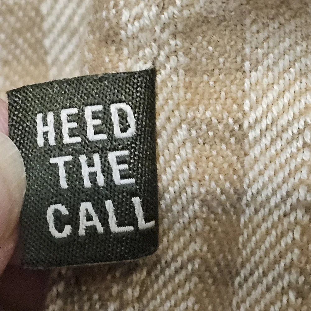 Howler Brothers Harker’s Flannel - Kempton Plaid Taupe - Men’s Medium - Picture 4 of 11